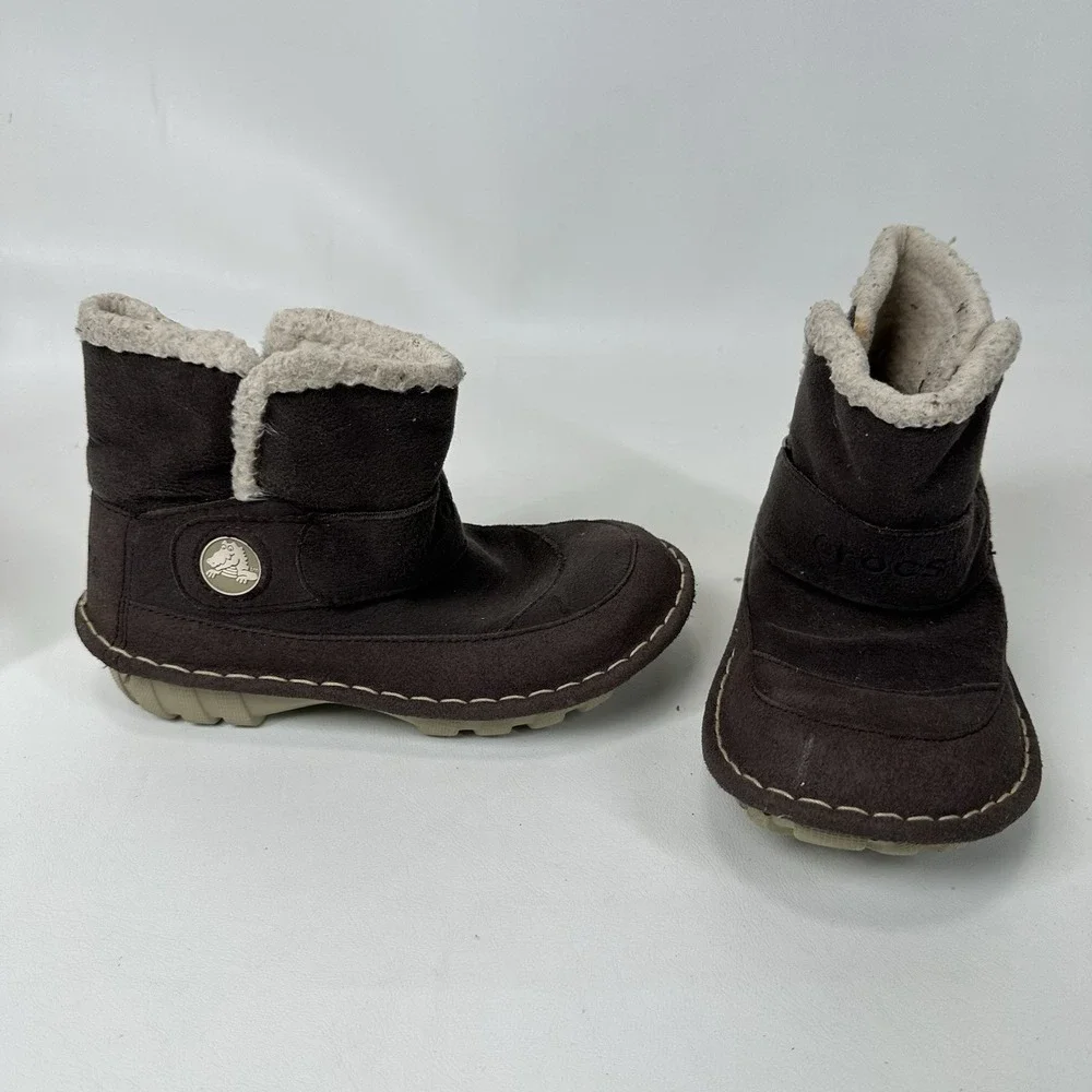 Crocs Kids Winter Boots Size‎ 13 Brown Faux Suede Sherpa Lined Slip On Shoes